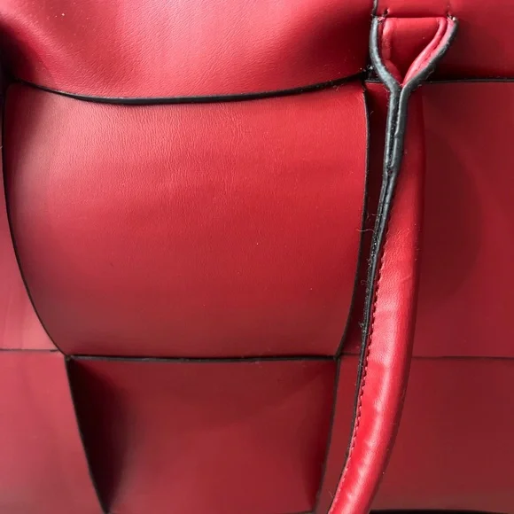 Bottega Veneta Tote Elegant Red Woven Tote Bag Full Zip - Picture 14 of 15